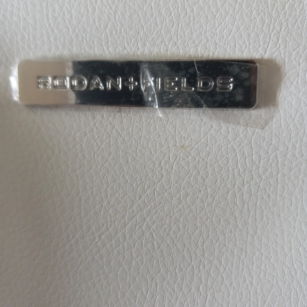 Rodan + Fields Cosmetic Make-Up Bag - Picture 4 of 7